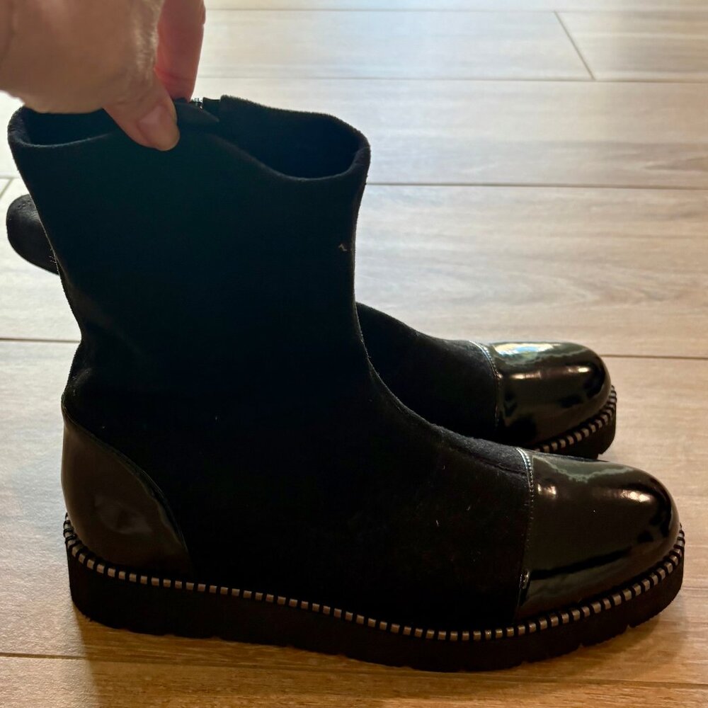 Vaneli Black Bootie 8.5 Narrow